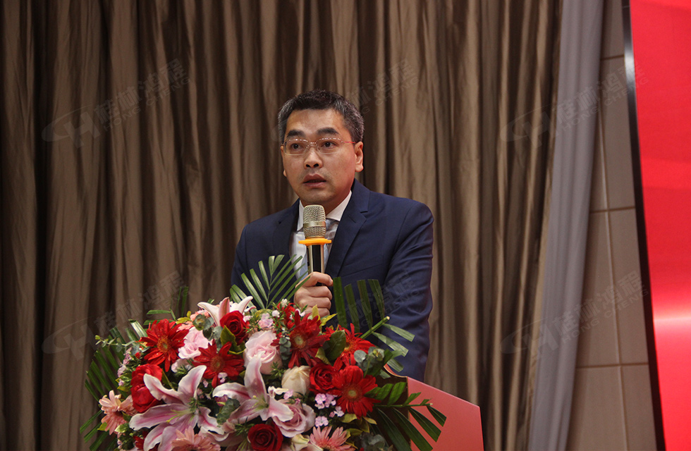 金牛辭舊歲，猛虎迎春來。搭著歡樂的時光列車，我們一起歡送碩果累累的2021年，迎來了嶄新的2022年。1月26日，我們歡聚一堂，在歡聲笑語、載歌載舞中迎接新春，“立足新鴻程開創(chuàng)新局面”桂林鴻程2021年年終總結表彰會由此開始！