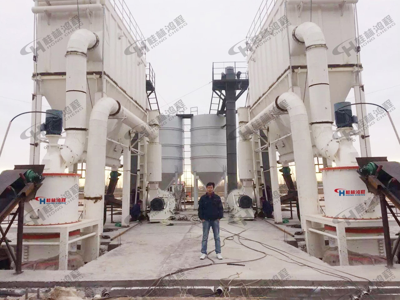 桂林鴻程干磨螢石粉環輥立磨,磨螢石粉細度325-2500目可調節