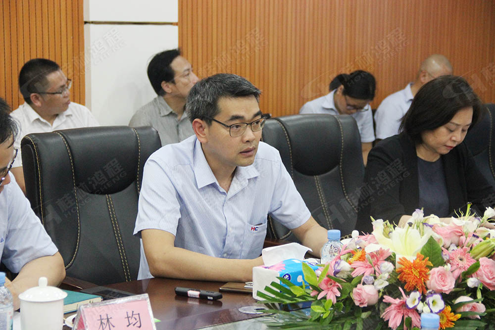 桂林鴻程董事長容棟國先生發(fā)言歡迎考察團隊