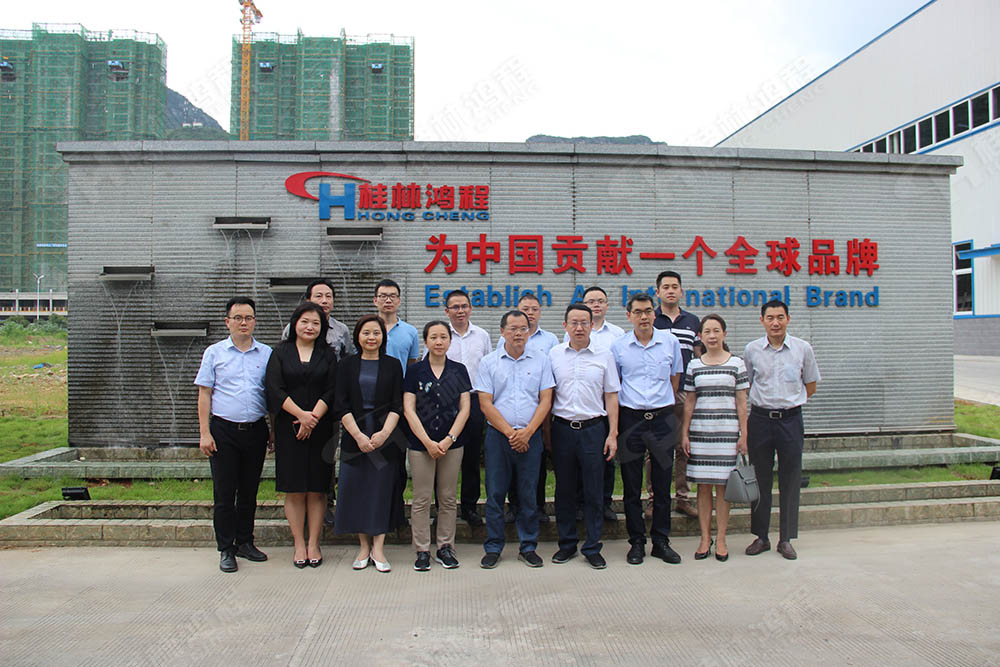 廣西證監(jiān)局和桂林市政府領導與鴻程領導合影