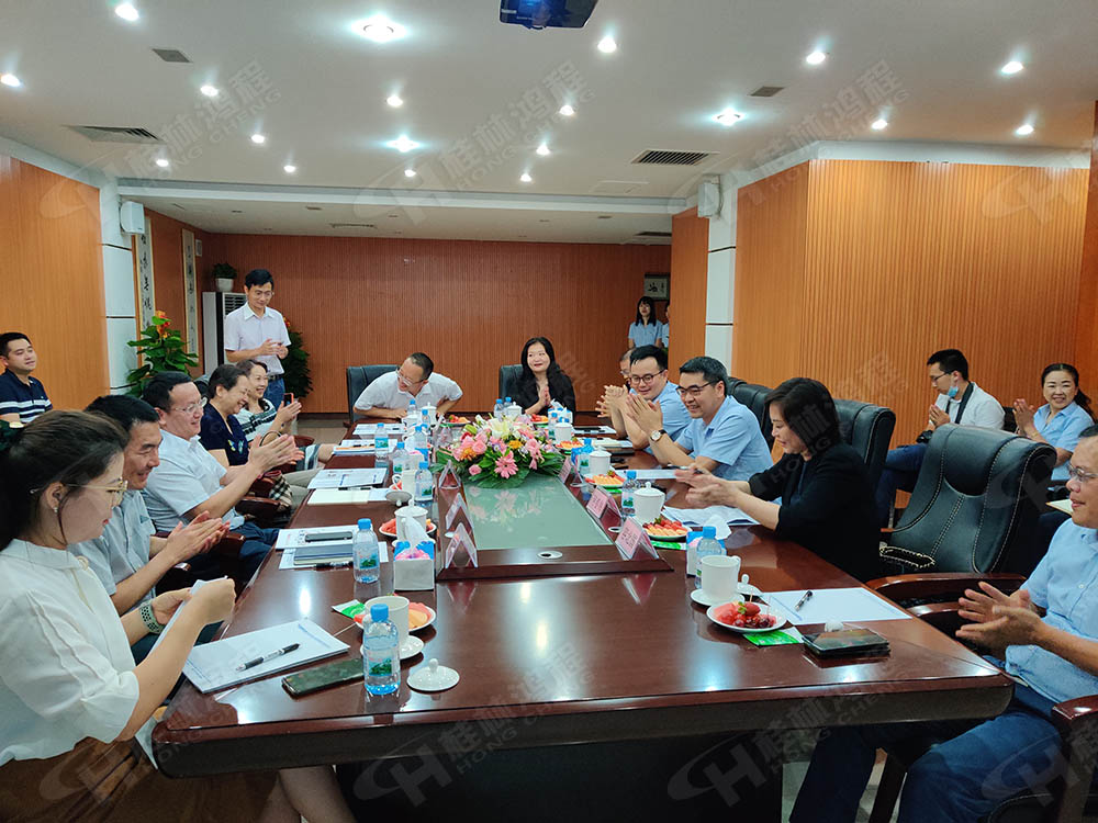 桂林鴻程總經理林均先生做詳細的企業(yè)介紹