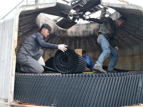 圓形<a href=http://m.whqjzx.com/tags/21_0.html target=_blank class=infotextkey>冷卻塔填料</a>更換